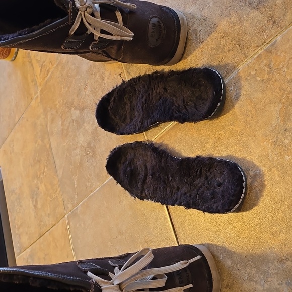 EMU Australia finest sheepskin lining - Picture 5 of 10